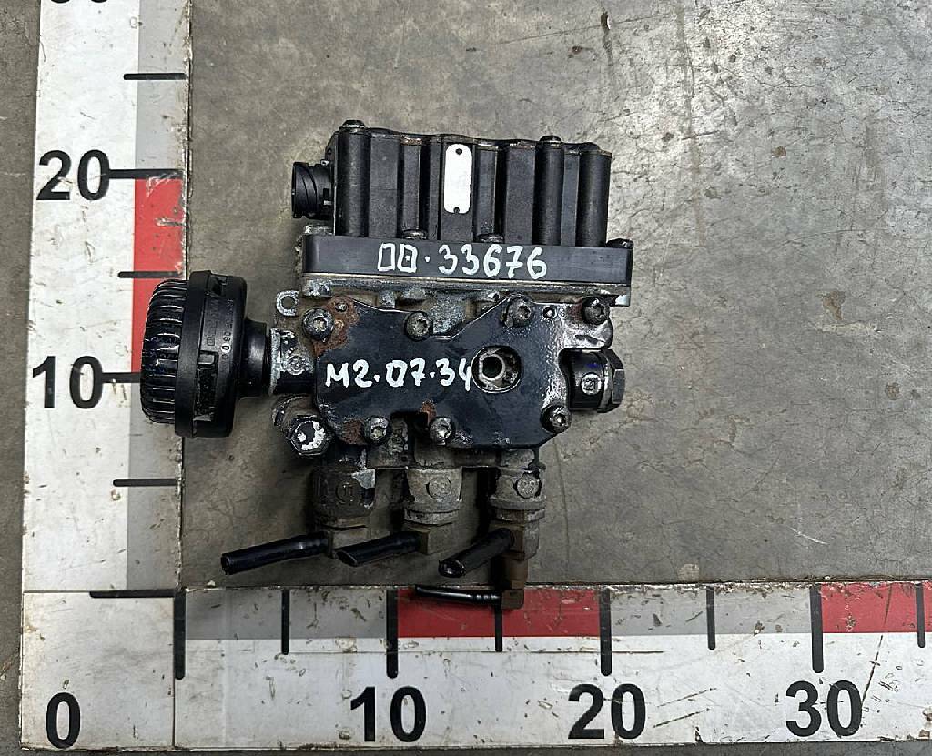 Кран уровня главный б/у