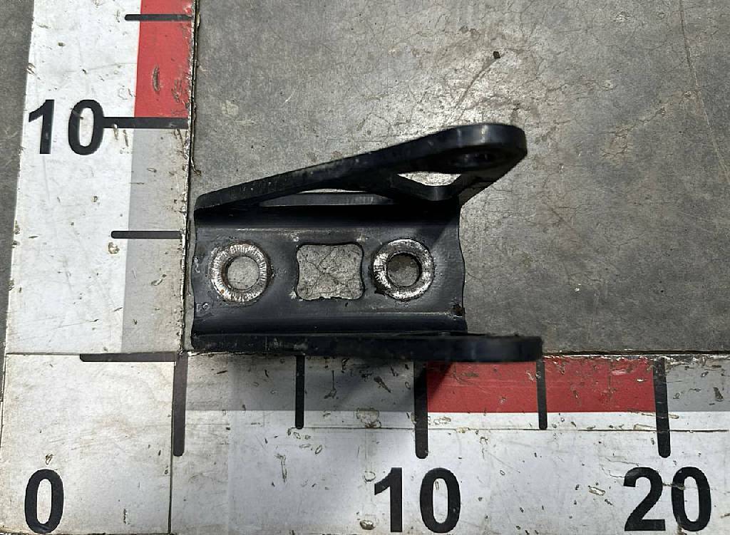 Кронштейн переднего амортизатора кабины нижний б/у