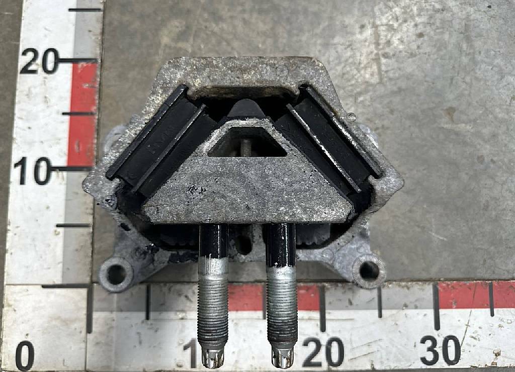 Подушка двигателя задняя D2876 б/у