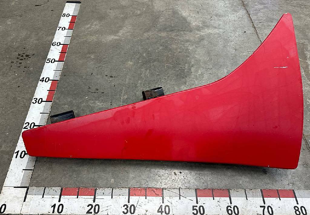 Спойлер кабины задний верхний правый б/у