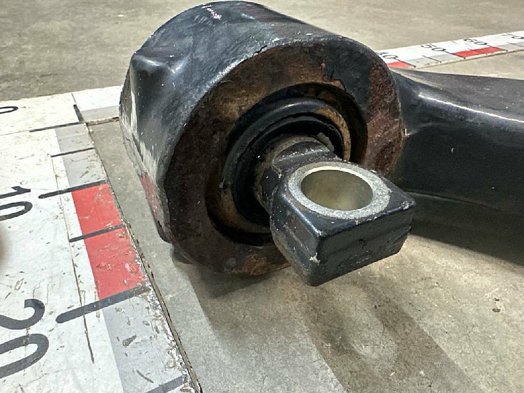 Тяга реактивная X-образная б/у