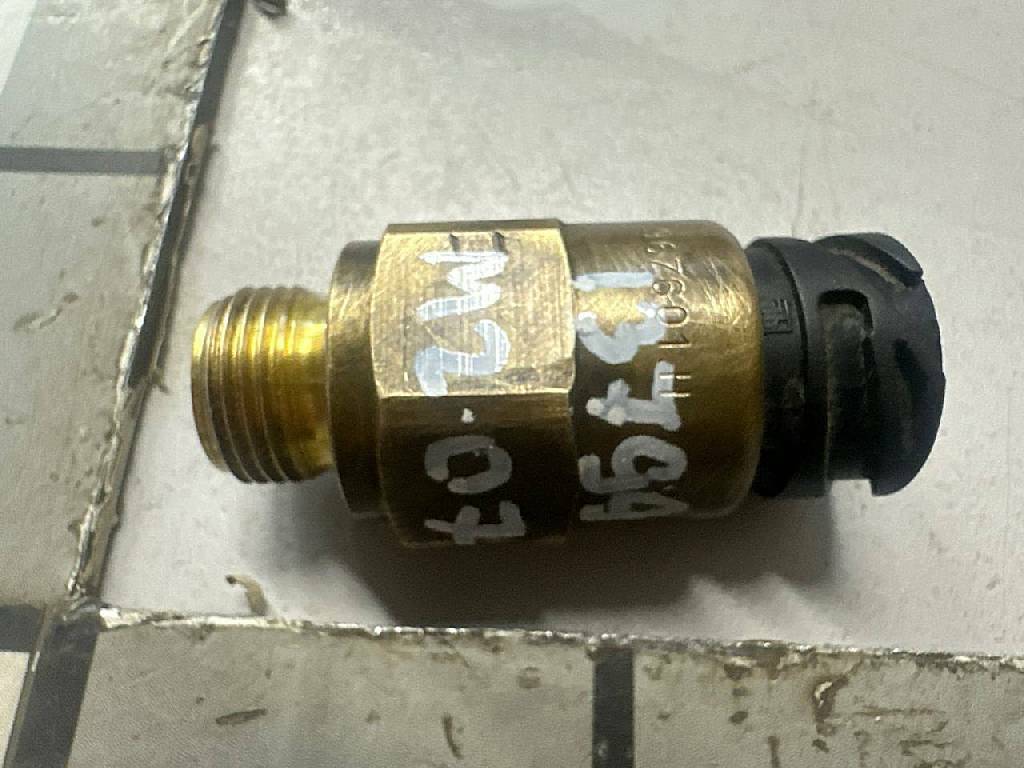 Датчик давления масла б/у