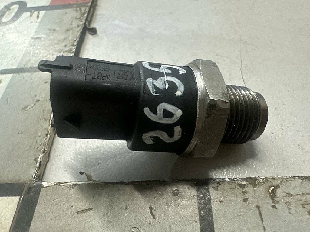 Датчик давления топлива D2066 б/у