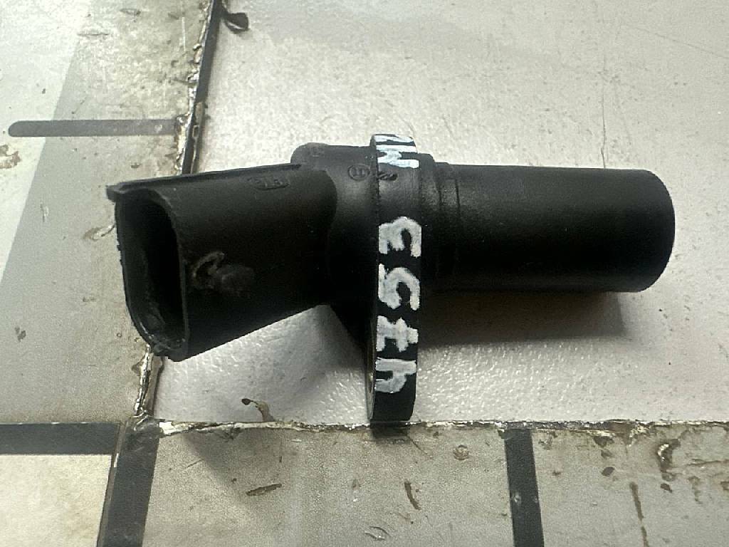 Датчик положения распредвала D2066 б/у