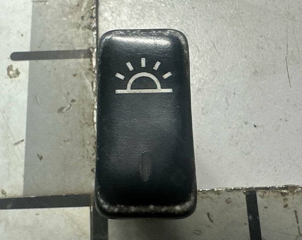 Клавиша стеклоподъемника б/у
