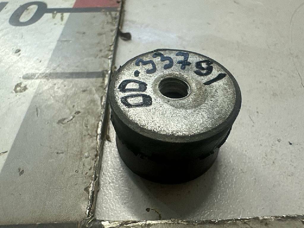 Отбойник кронштейна площадки б/у