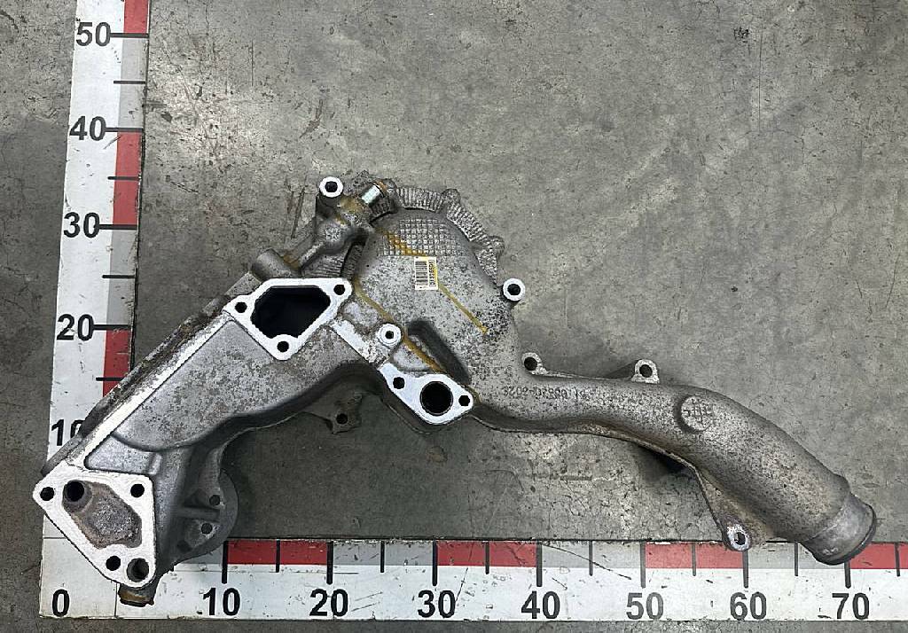 Корпус помпы D2066 б/у