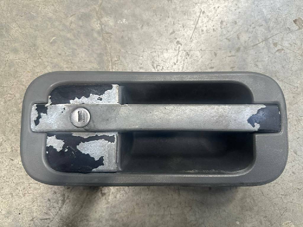 Ручка левой двери наружная б/у
