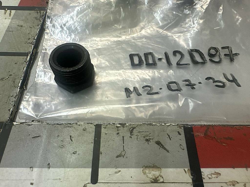 Гайка трубки топливной форсунки D2066 б/у