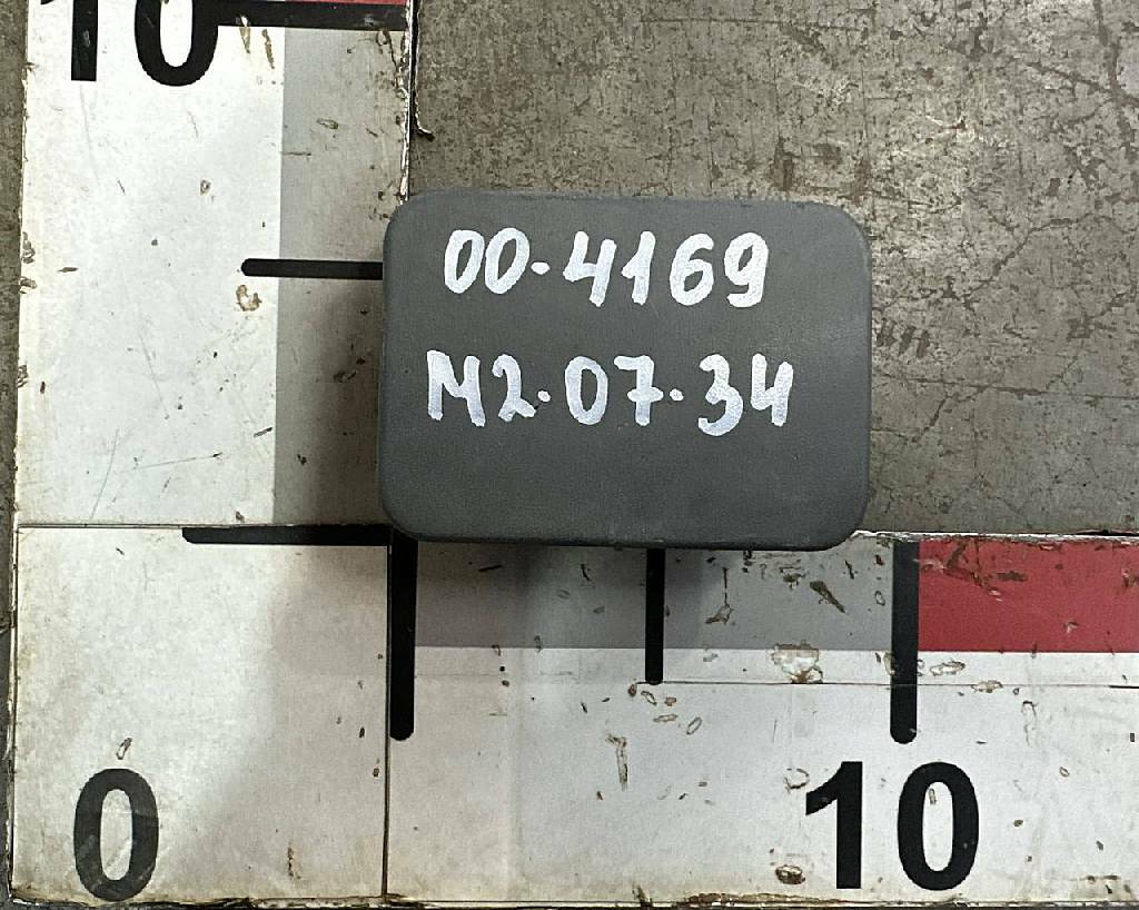 Заглушка форсунки омывателя фары б/у