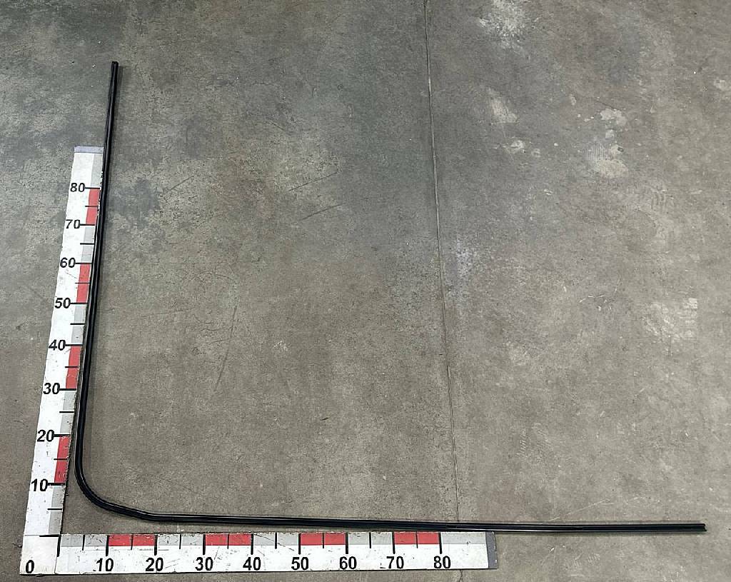 Карниз правой шторы лобового стекла б/у