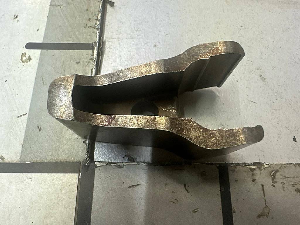 Крепление топливной форсунки D2066 б/у