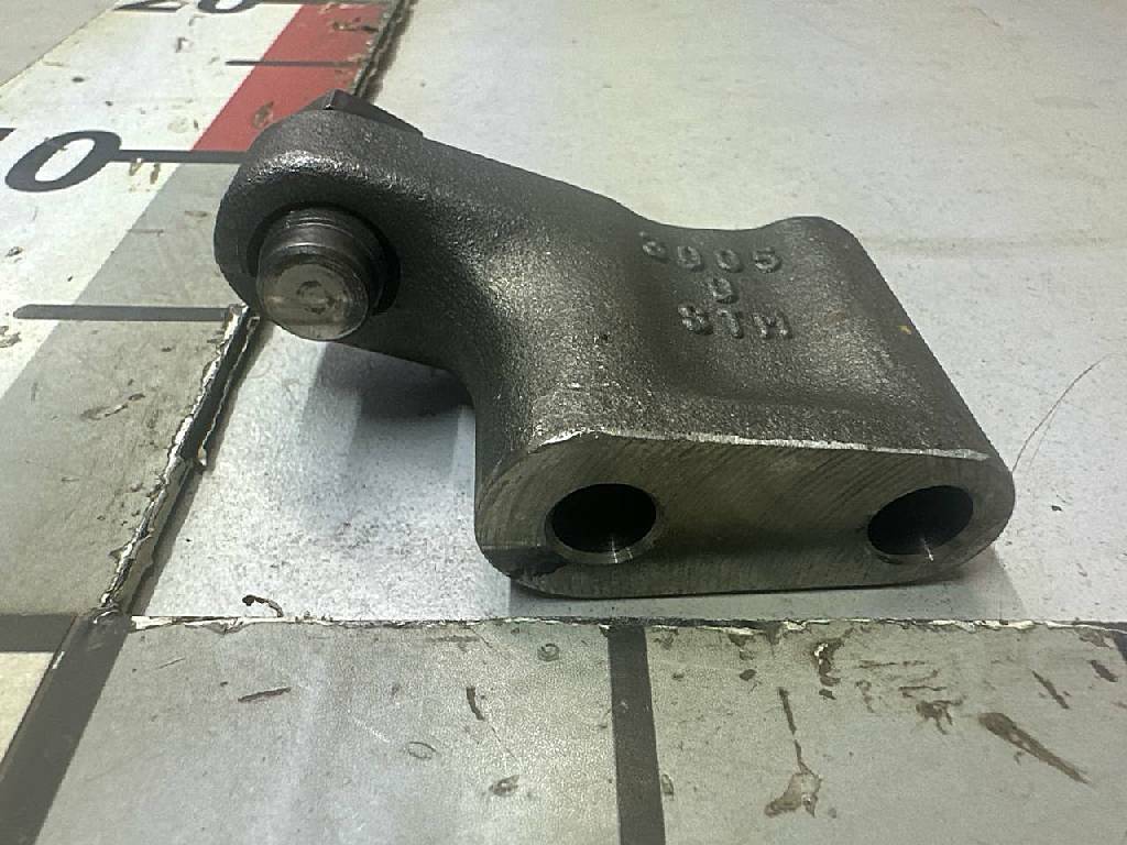 Кронштейн блока коромысел D2066 б/у