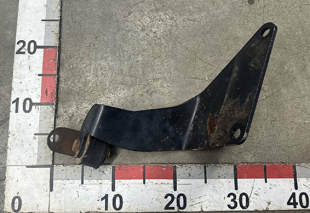 Кронштейн глушителя б/у