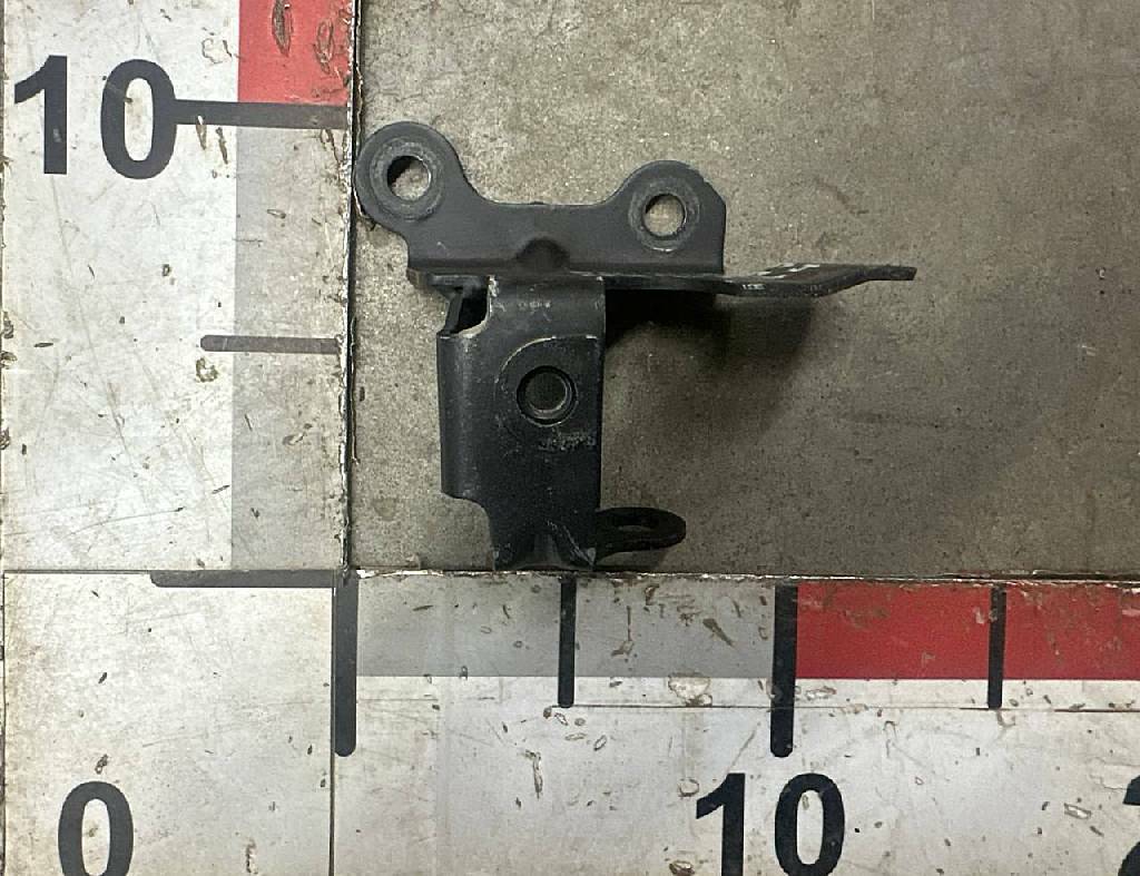 Кронштейн проводки б/у