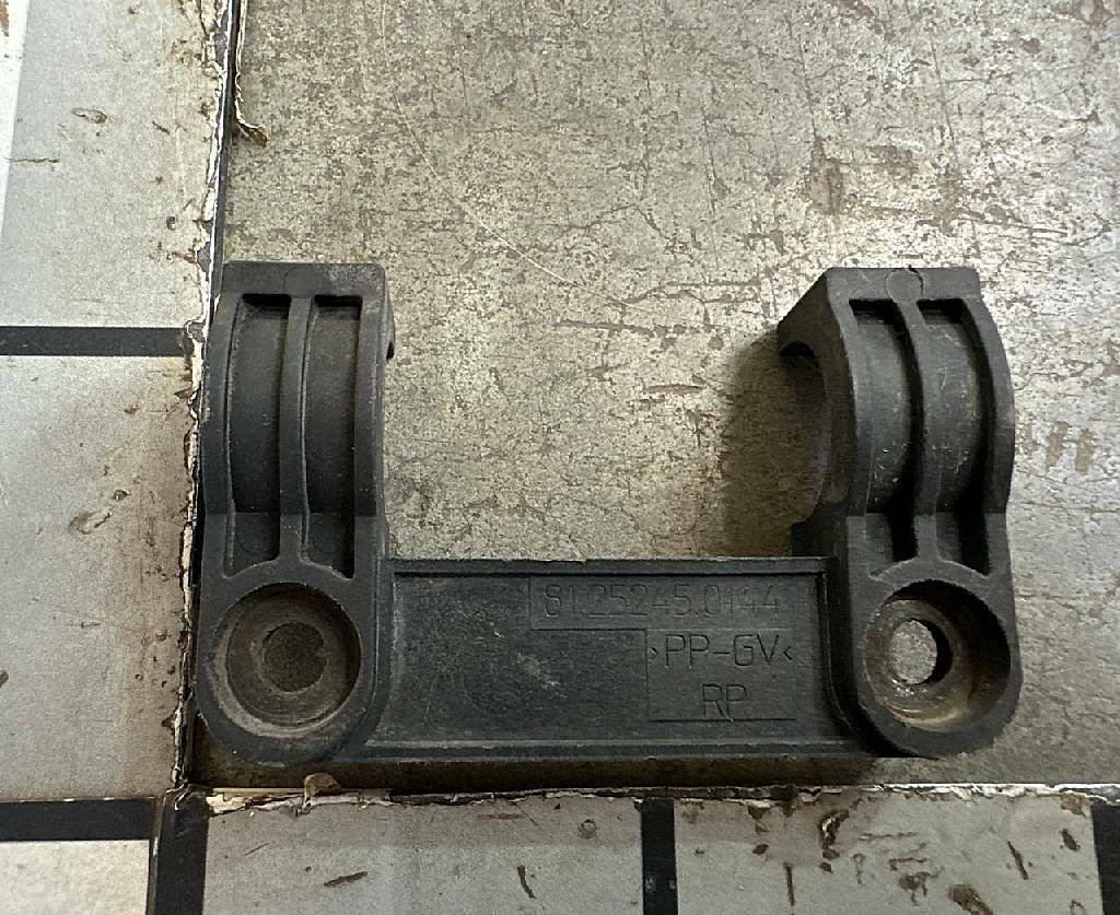 Кронштейн противотуманной фары б/у