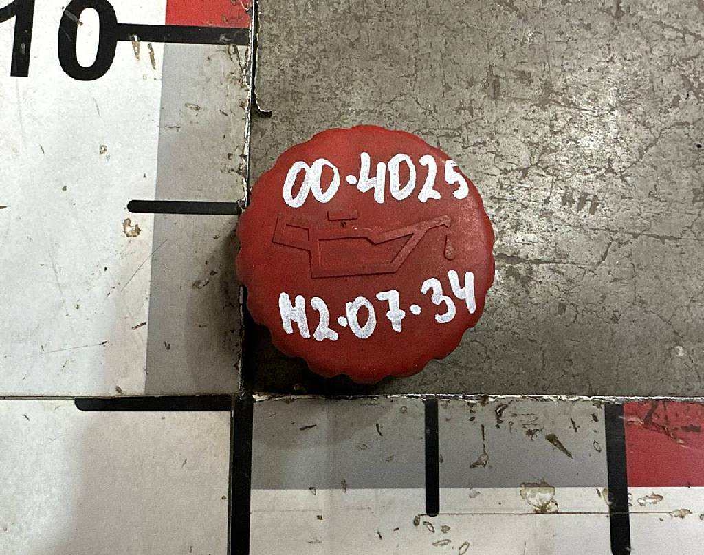 Крышка маслозаливной горловины D2866 б/у