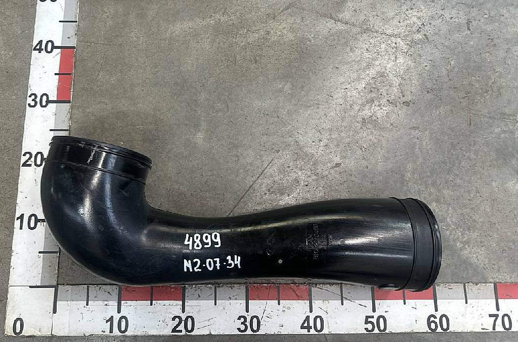 Патрубок корпуса воздушного фильтра б/у