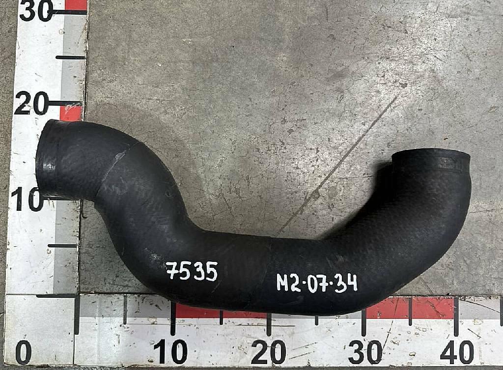 Патрубок радиатора верхний б/у