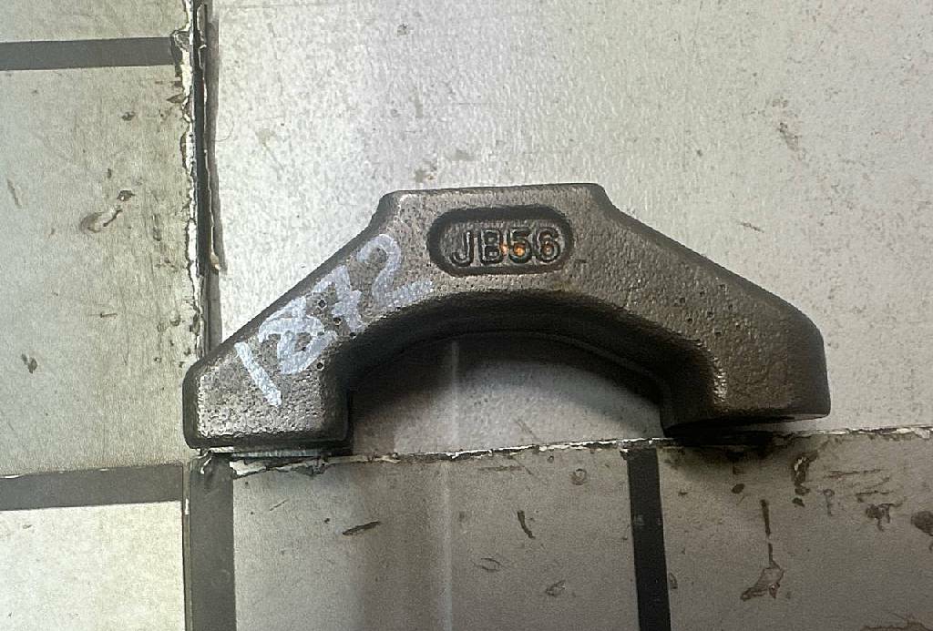 Перемычка впускных клапанов D2866 б/у