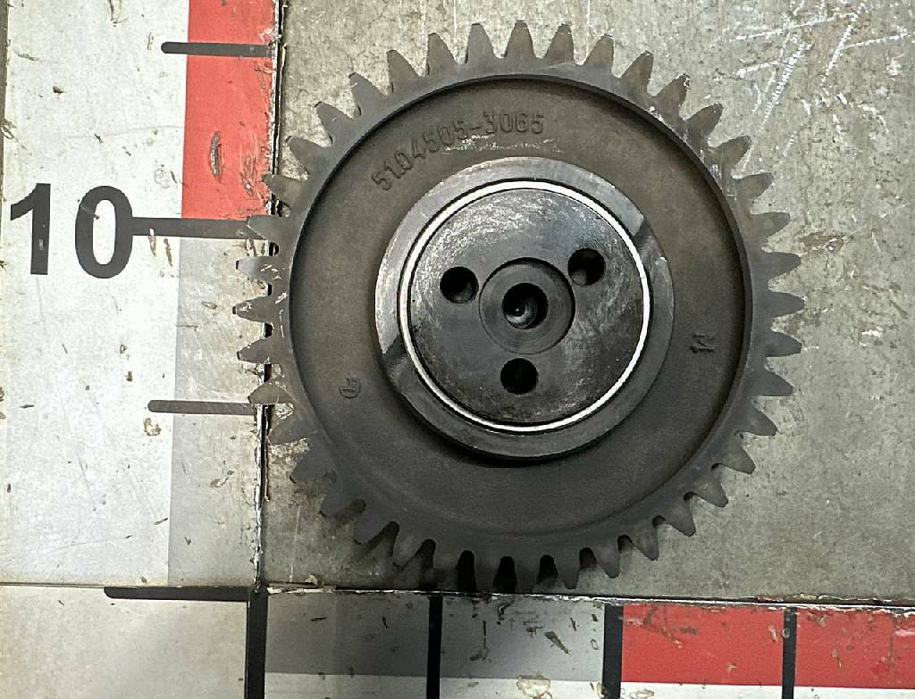 Шестерня ГРМ промежуточная D2066 б/у