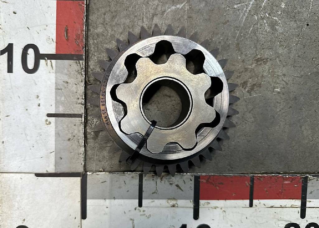 Шестерня привода масляного насоса D2066 б/у