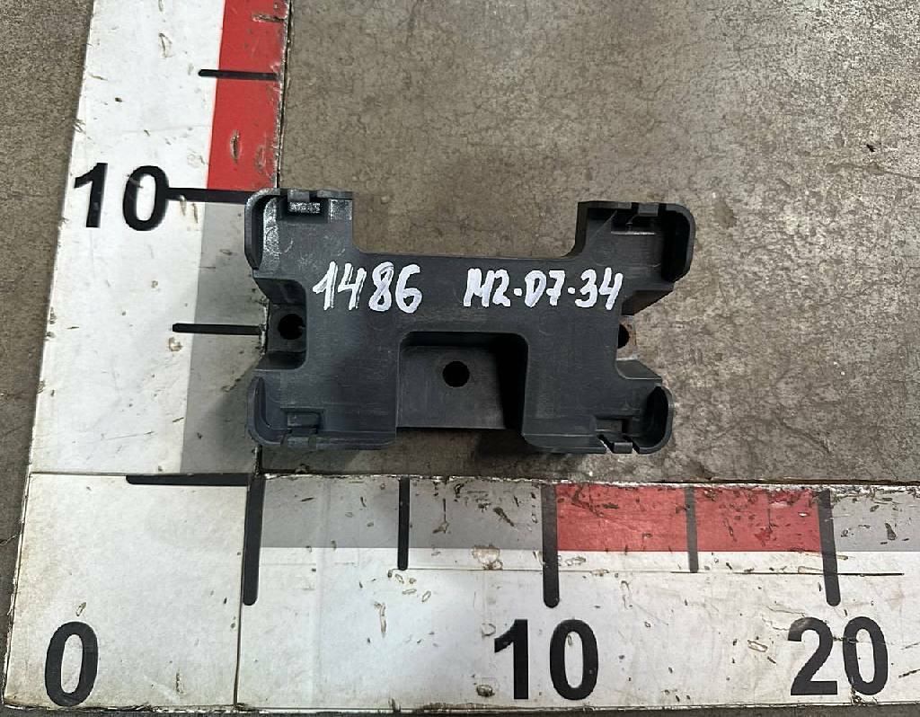 Крепление пульта управления подвеской б/у