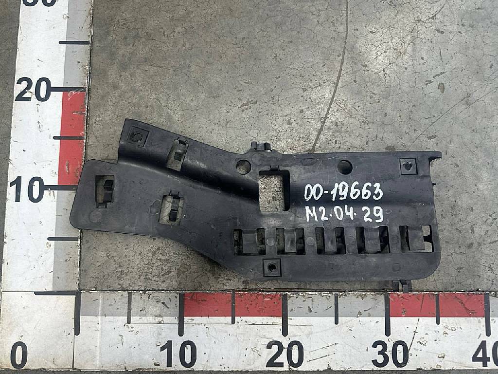 Кронштейн проводки правой двери б/у