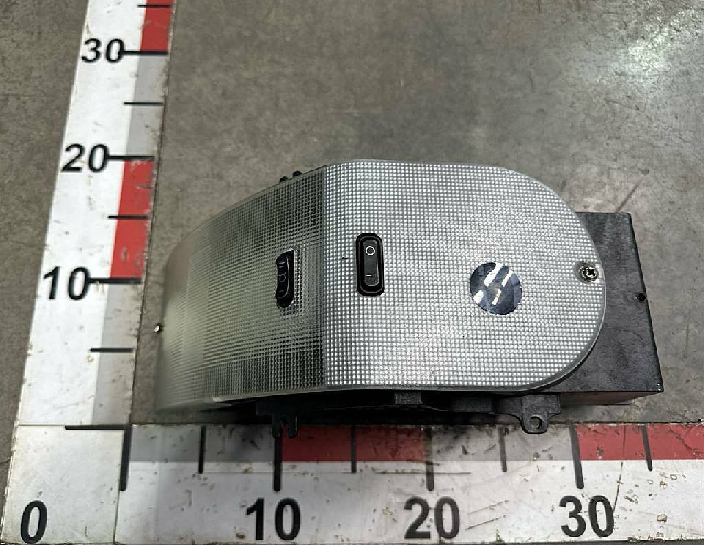 Плафон верхней консоли левый б/у