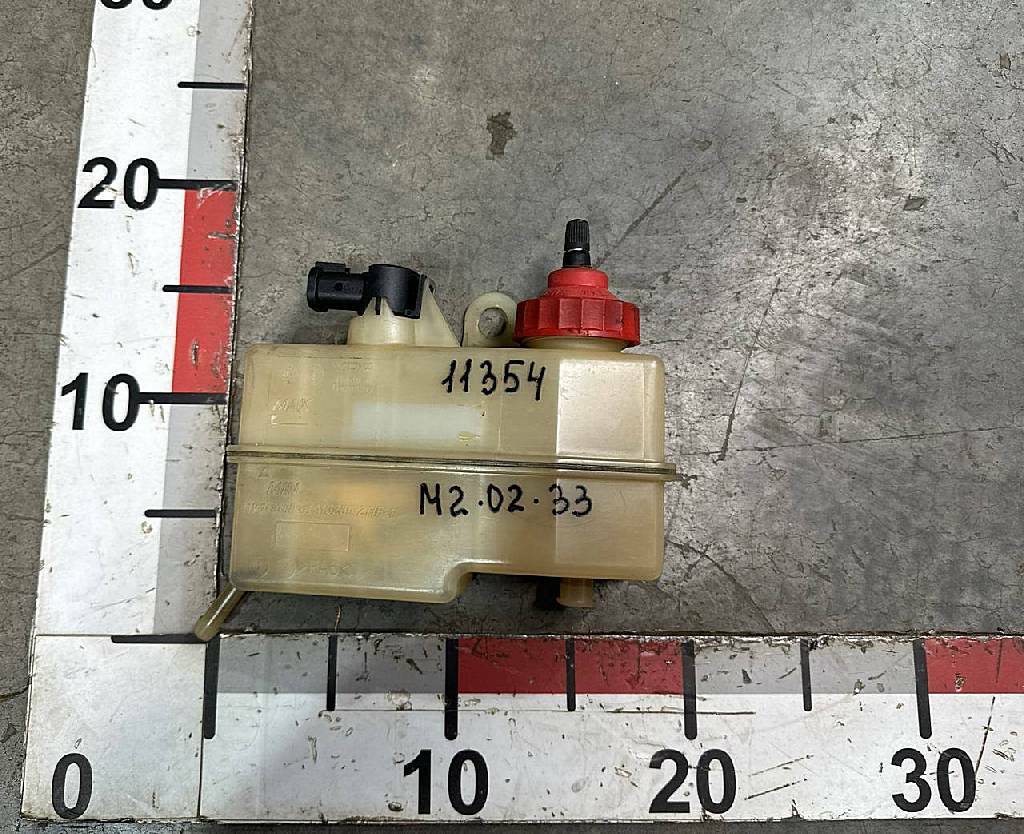 Бачок главного цилиндра сцепления б/у