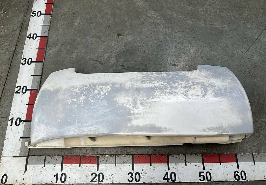 Дефлектор правого угла кабины б/у