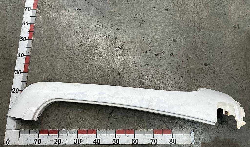 Накладка правой стойки лобового стекла б/у