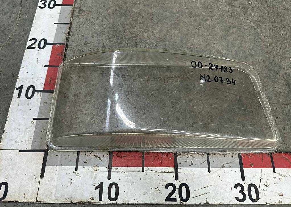 Стекло правой фары б/у