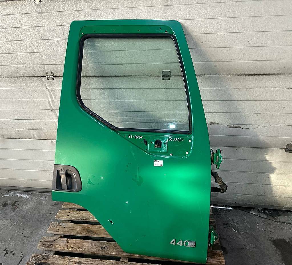 Дверь правая б/у