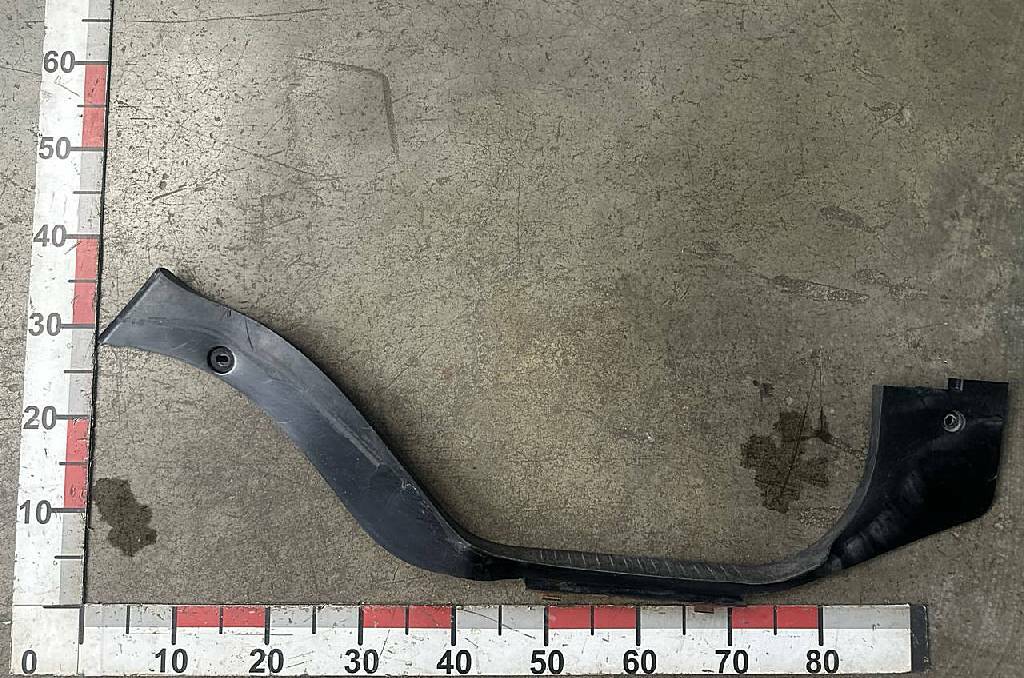 Накладка порога левой двери б/у