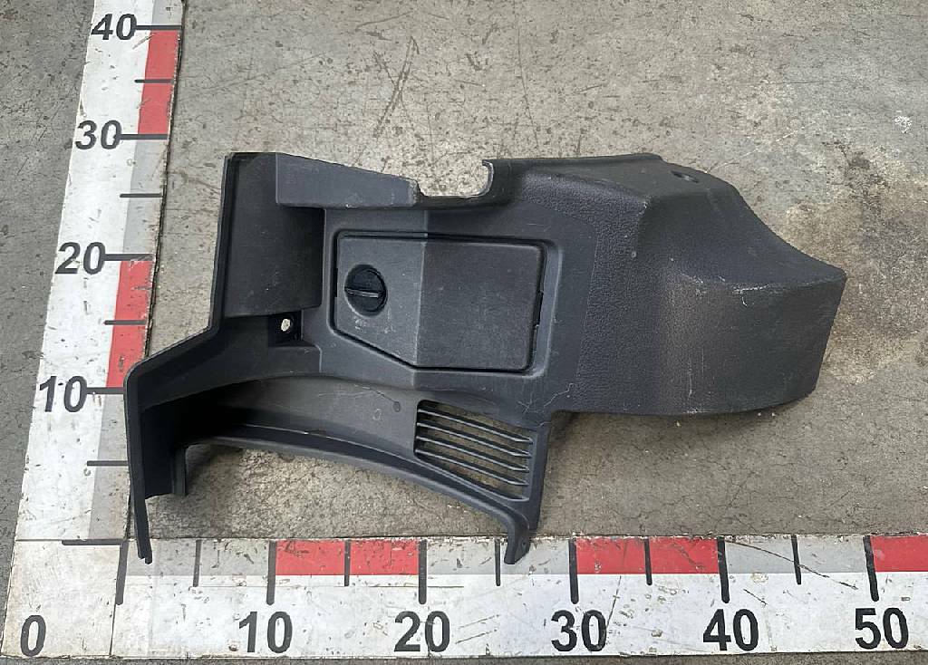 Накладка панели приборов нижняя правая б/у