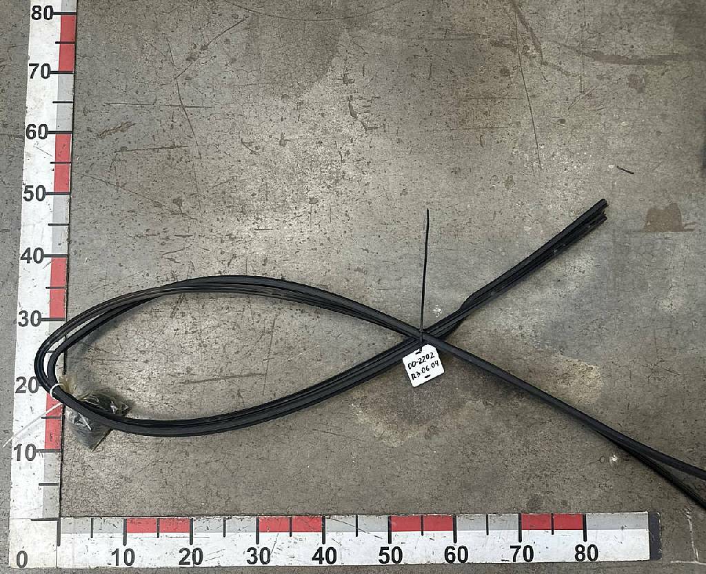 Уплотнитель стекла правой двери б/у