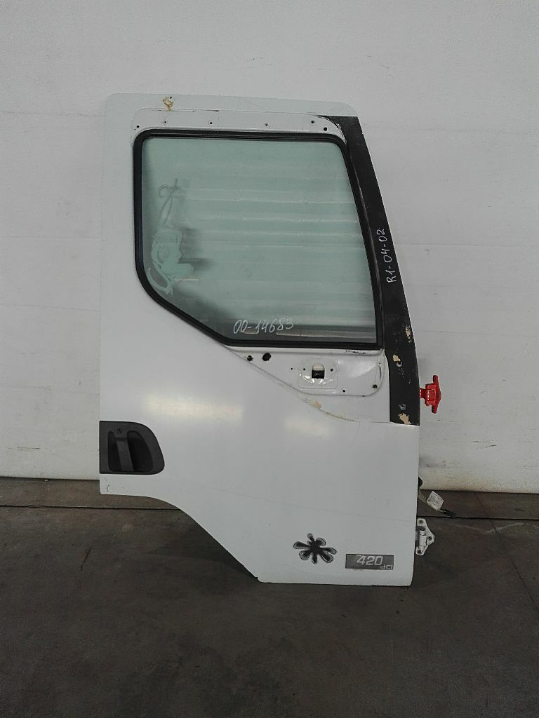 Дверь правая б/у