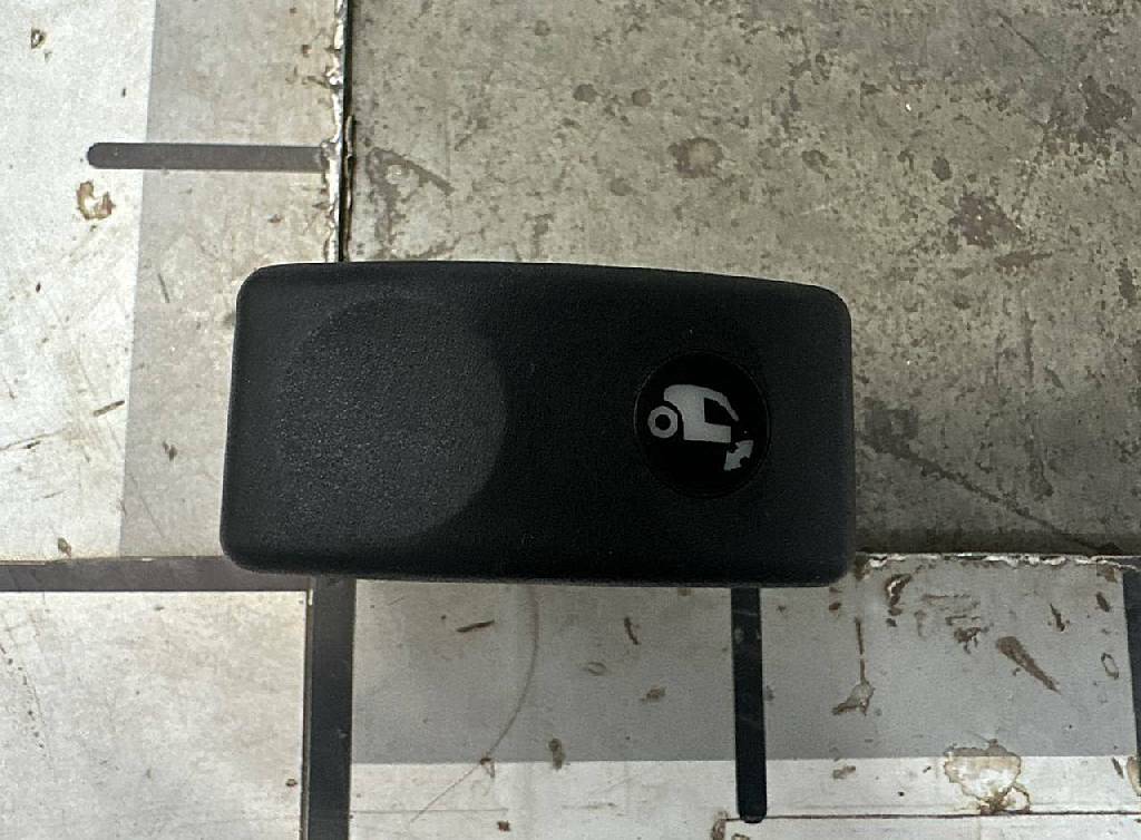 Клавиша люка б/у