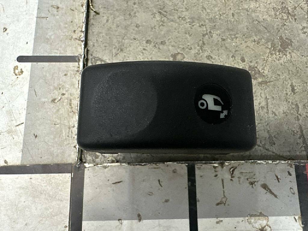 Клавиша люка б/у