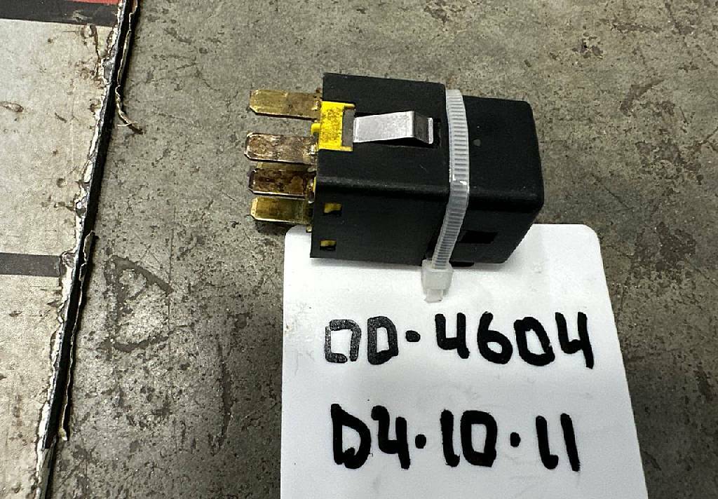 Клавиша помощи при трогании на подъеме б/у