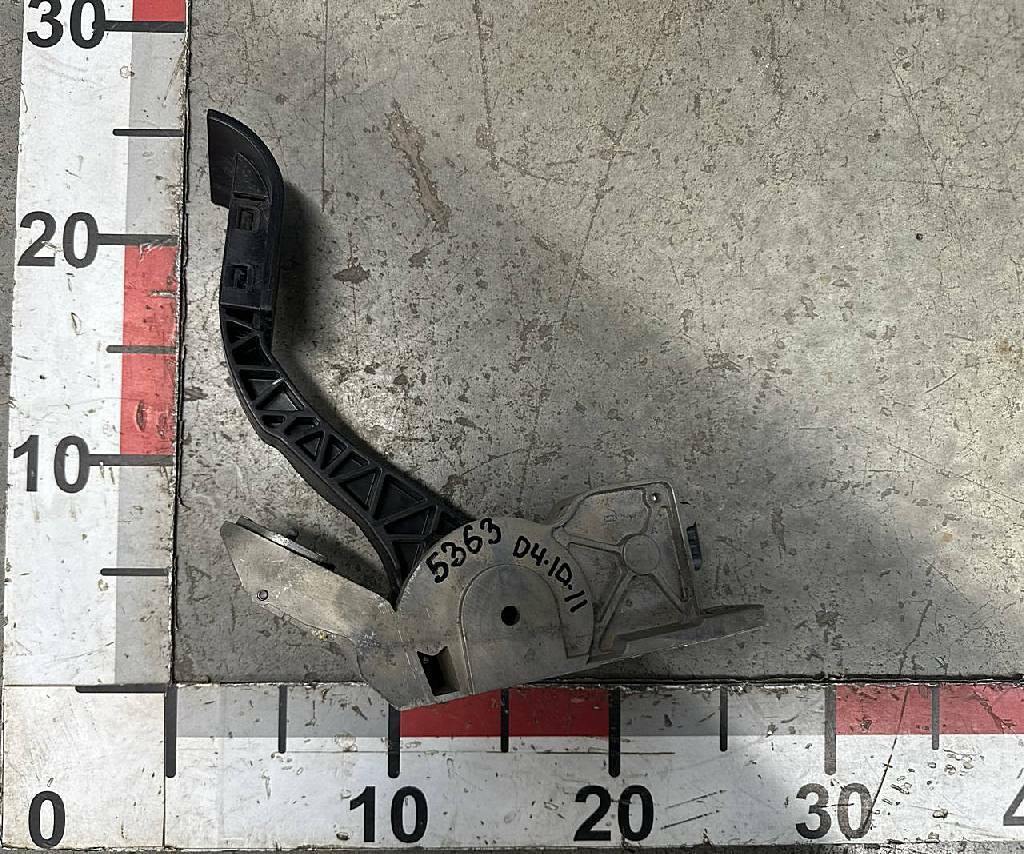 Педаль газа б/у