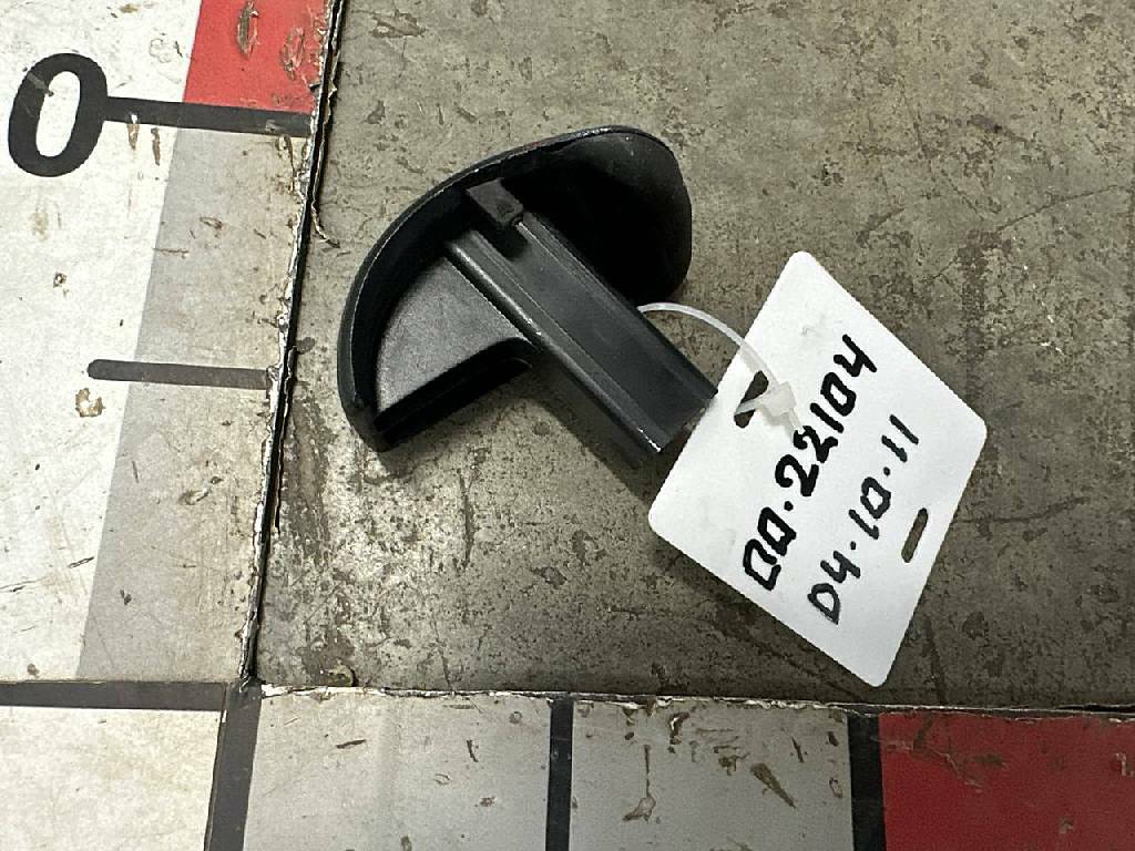 Ручка правой двери внутренняя б/у