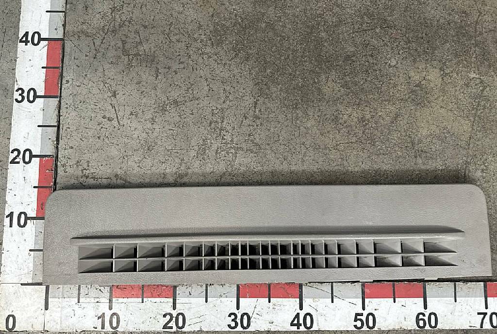 Дефлектор лобового стекла б/у