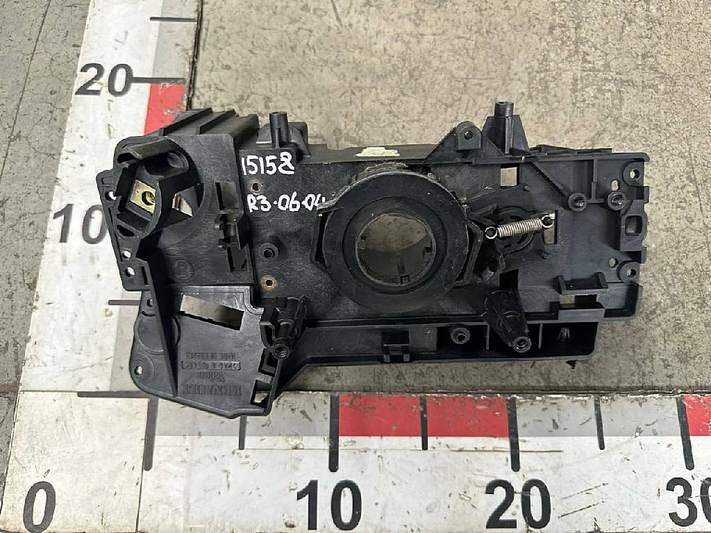 Кронштейн подрулевых переключателей б/у