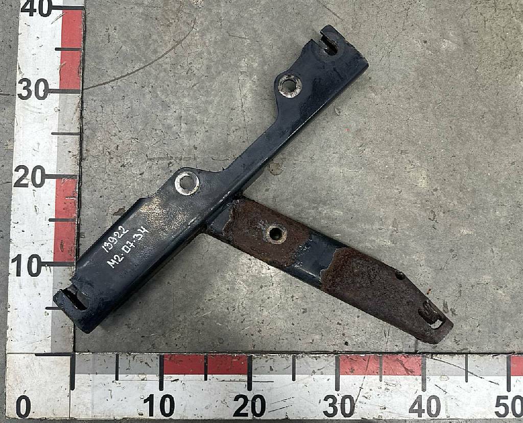 Кронштейн бампера левый б/у