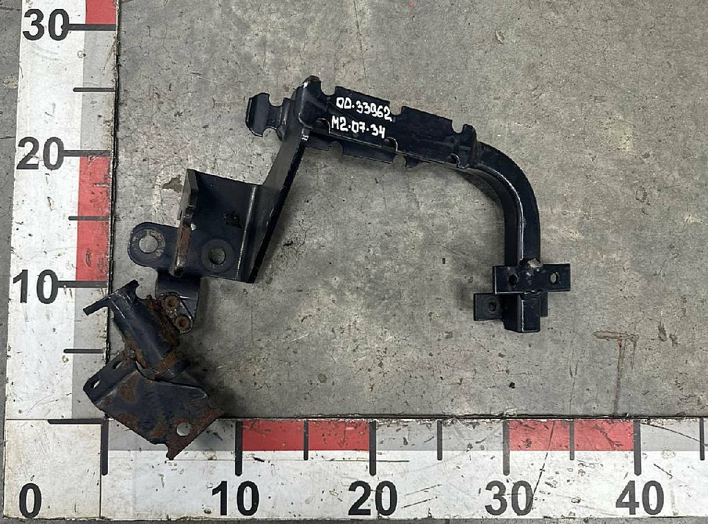 Кронштейн проводки б/у