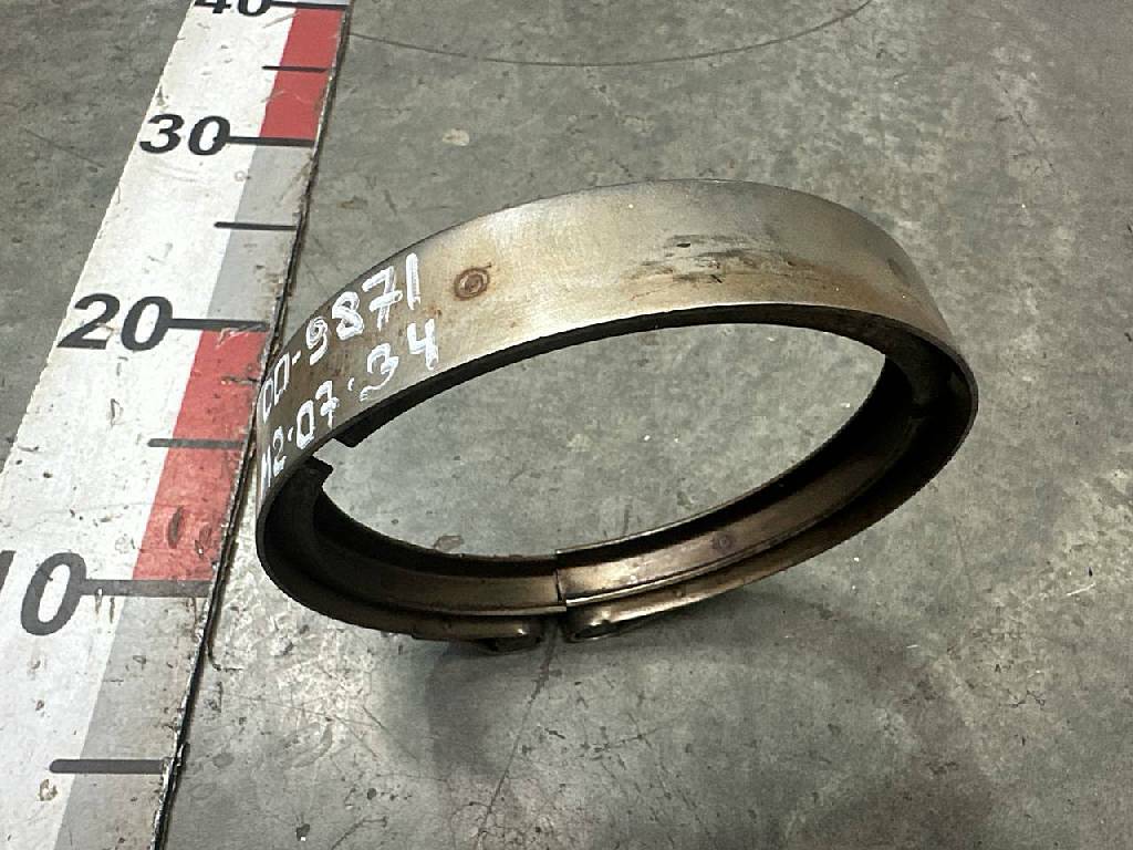 Хомут патрубка выпускной системы б/у