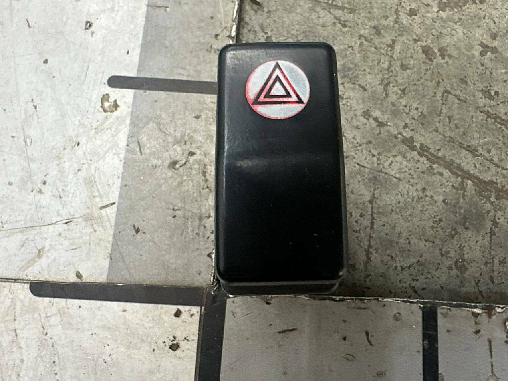 Клавиша аварийной сигнализации б/у