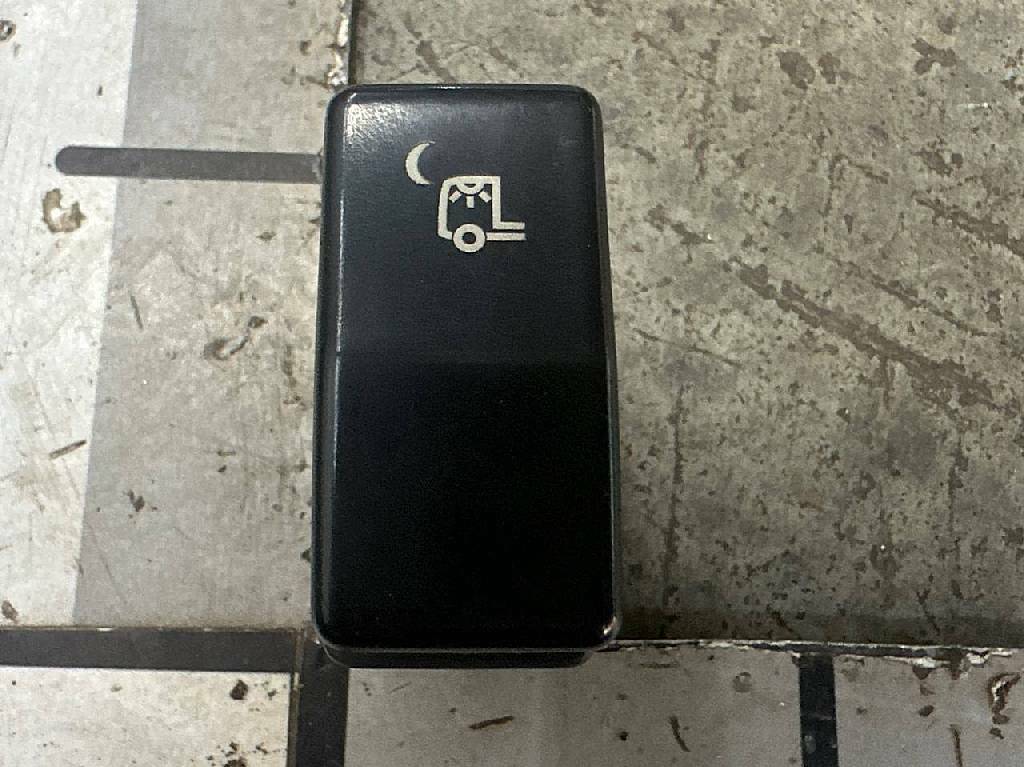 Клавиша освещения салона б/у